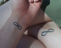 tatouage boucle infini