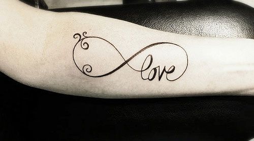 tatouage boucle infini