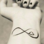 tatouage boucle infini