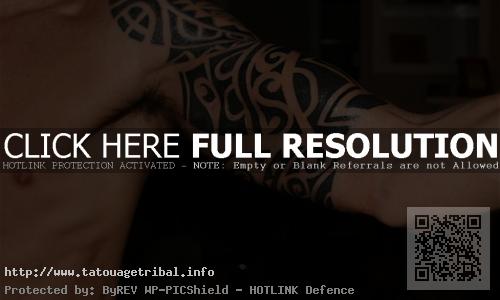tatouage bracelet biceps femme