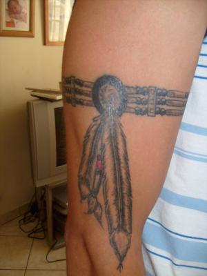 Tatouage bracelet bras indien