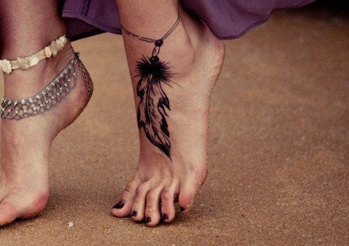 Tatouage bracelet cheville plume
