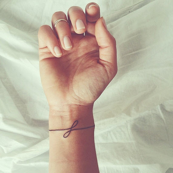 tatouage bracelet discret