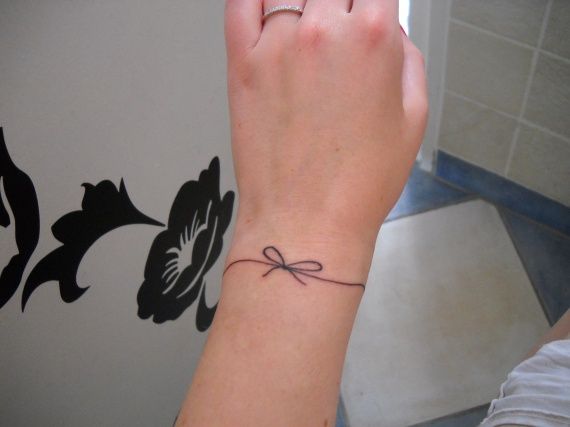 tatouage bracelet discret