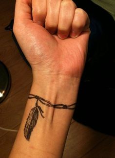 Tatouage bracelet indien poignet