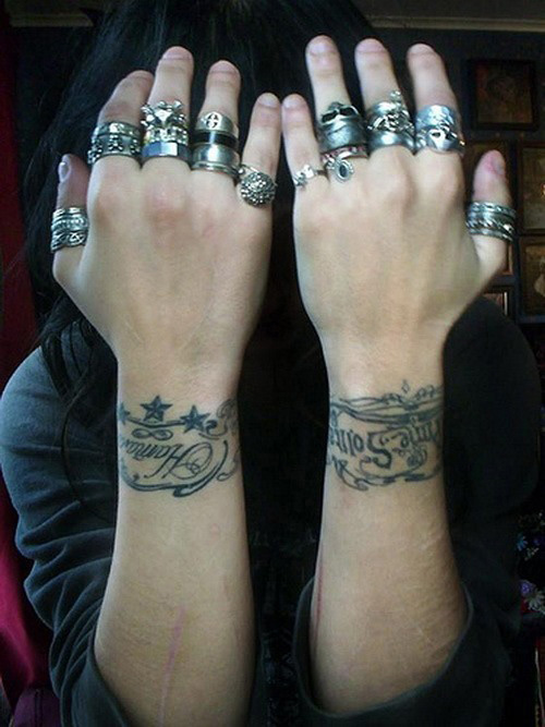 tatouage bracelet indien poignet