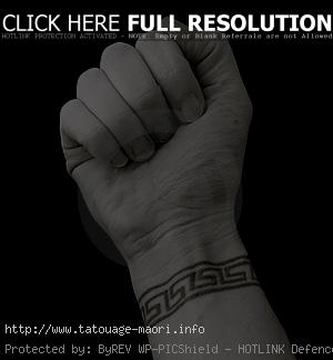 tatouage bracelet poignet homme tribal
