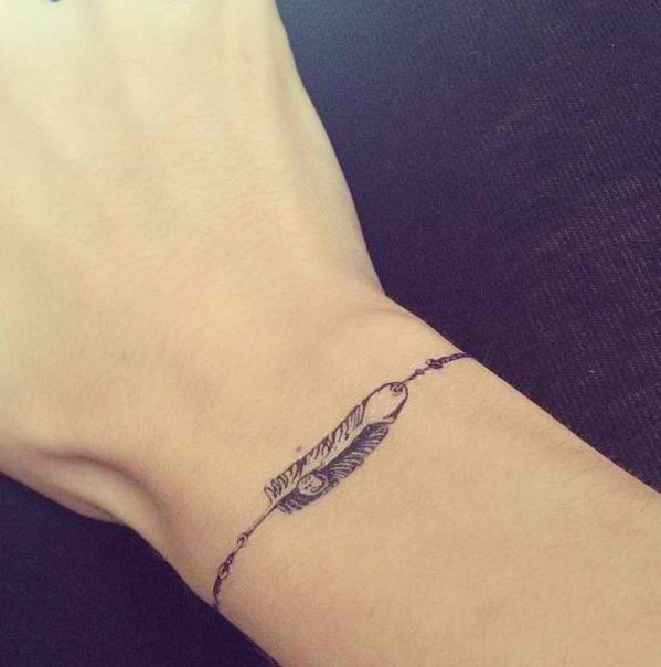 tatouage bracelet poignet pour femme