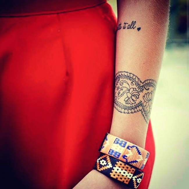 tatouage bracelet poignet pour femme