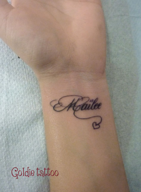 tatouage bracelet poignet prenom