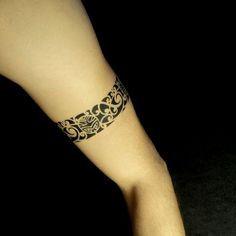 tatouage bracelet polynésien femme