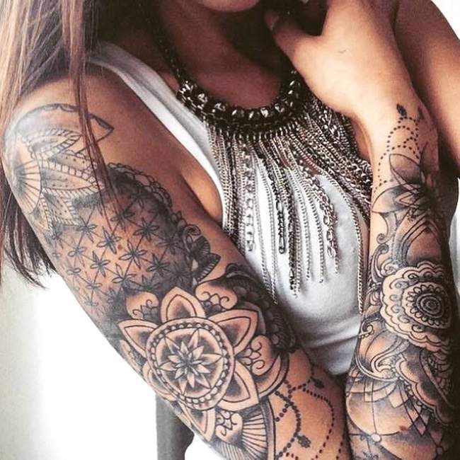 tatouage bras complet fleur