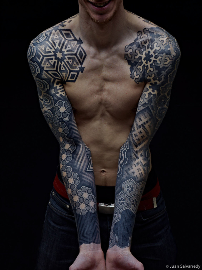 tatouage bras complet homme