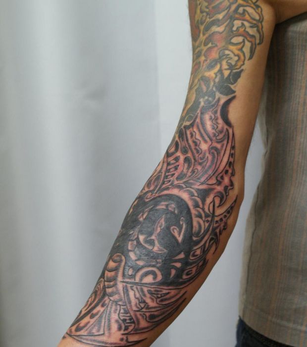 tatouage bras entier