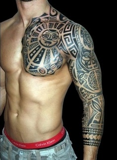 tatouage bras entier polynésien