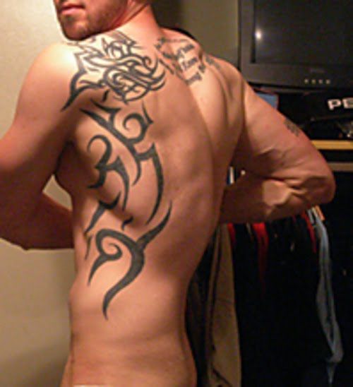 tatouage bras épaule dos