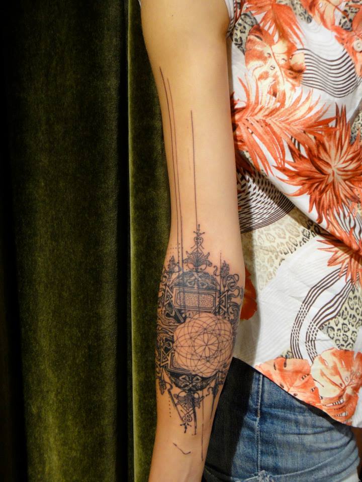 tatouage bras femme