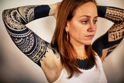 tatouage bras femme tribal