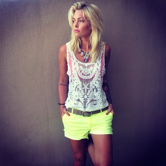 tatouage bras gauche caroline receveur