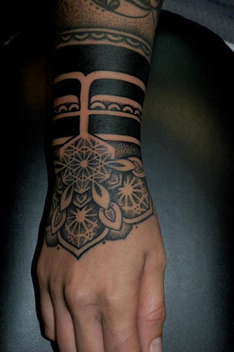tatouage brassard polynésien