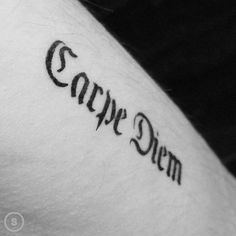 tatouage caractere gothique