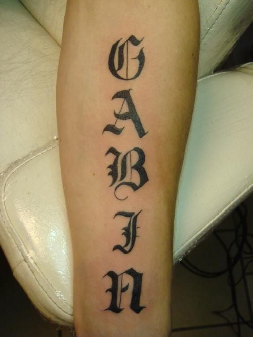 tatouage caractere gothique