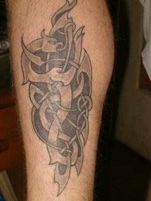 tatouage celte mollet