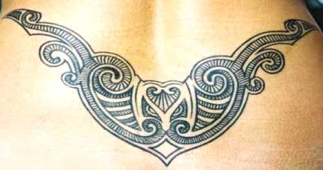 tatouage celtique bas du dos