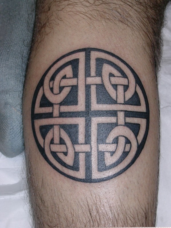 tatouage celtique mollet