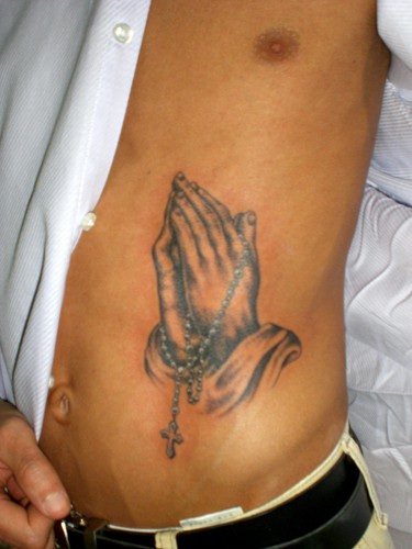 tatouage chapelet ventre