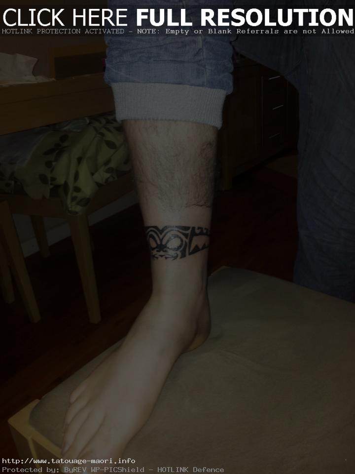 tatouage cheville bracelet polynésien