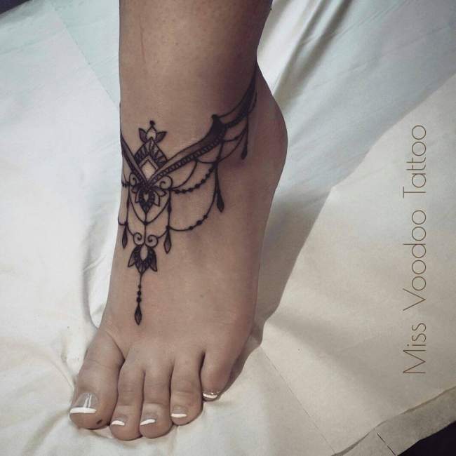 tatouage cheville bracelet polynésien