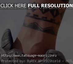tatouage cheville bracelet tribal