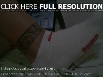 tatouage cheville bracelet tribal