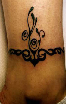 tatouage cheville bracelet tribal
