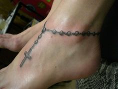 tatouage cheville chapelet