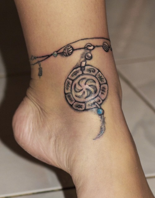 tatouage cheville femme bracelet