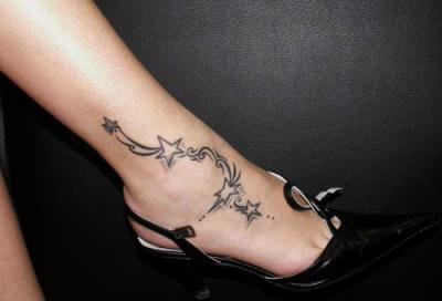 tatouage cheville femme etoile