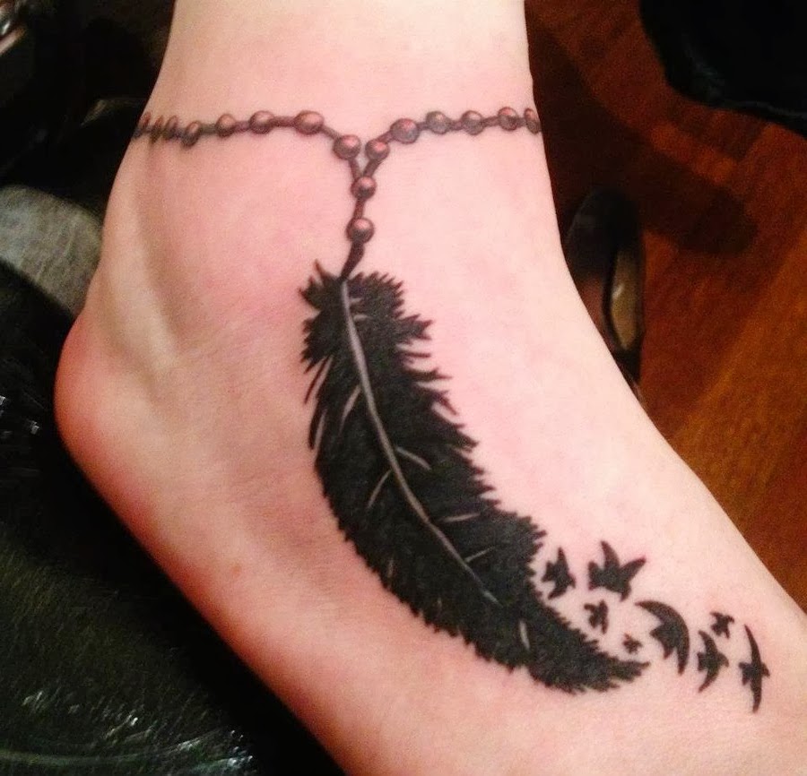 tatouage cheville femme plume