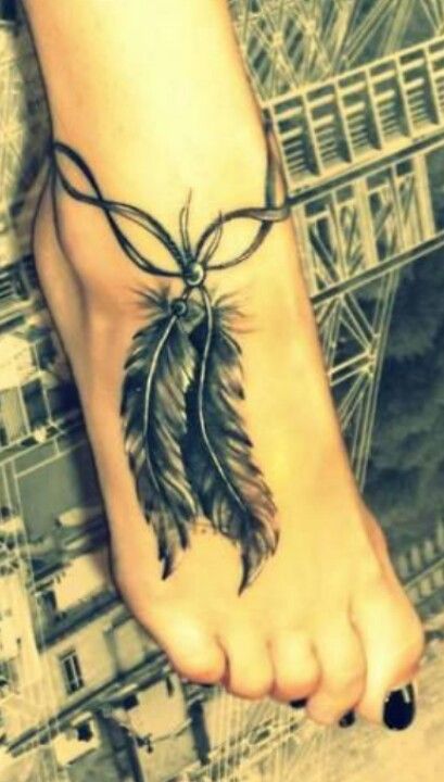 tatouage cheville femme plume