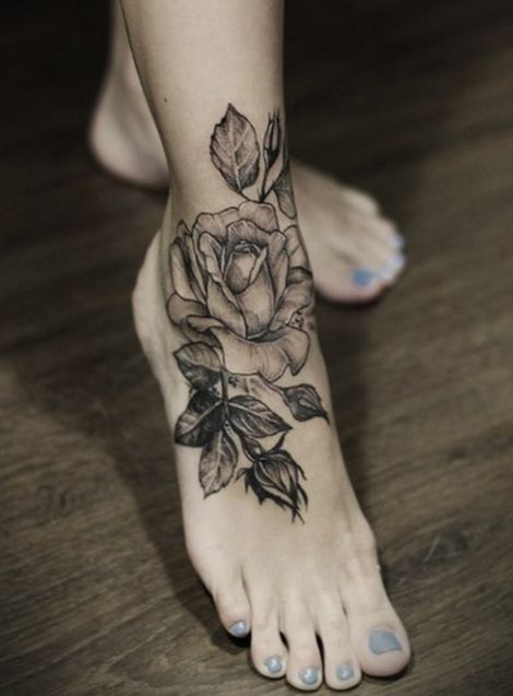 tatouage cheville femme plume