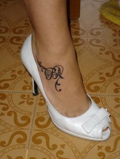 tatouage cheville pieds femme