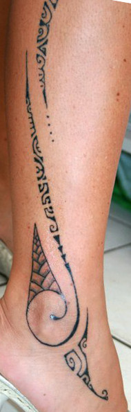 tatouage cheville tribal femme