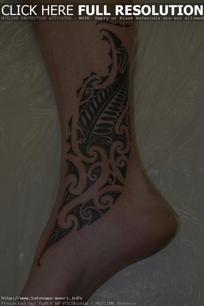 tatouage cheville tribal homme