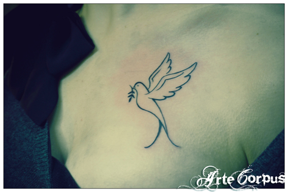 tatouage colombe omoplate
