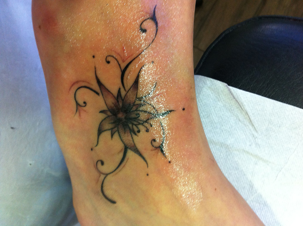 tatouage coté fleur gerzat