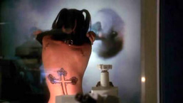 Tatouage croix gothique dos