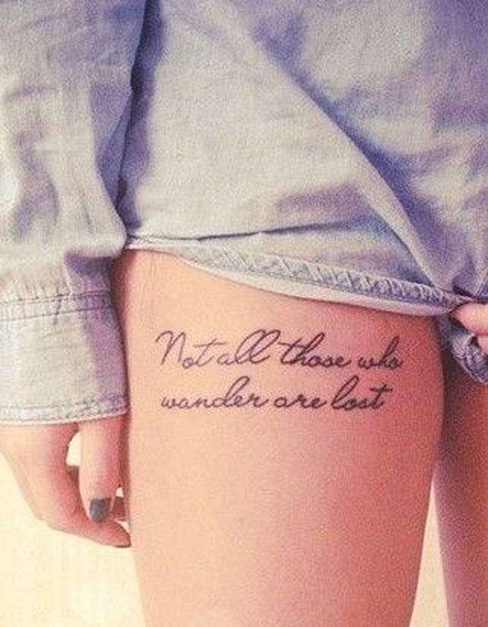 tatouage cuisse ecriture