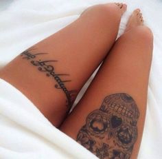 tatouage cuisse ecriture femme
