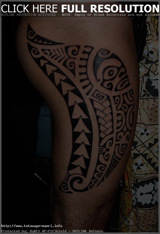 tatouage cuisse femme polynésien